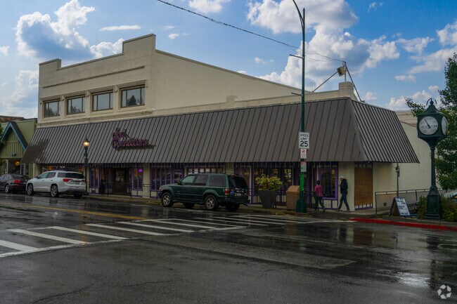 North Mount Shasta Boulevard is the heart beat of the town, with many shops and restaurants.
