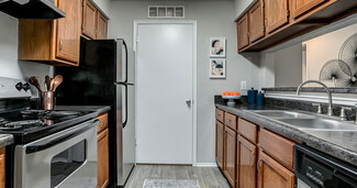 3124 Woodview Ridge Dr, Kansas City, KS 66103