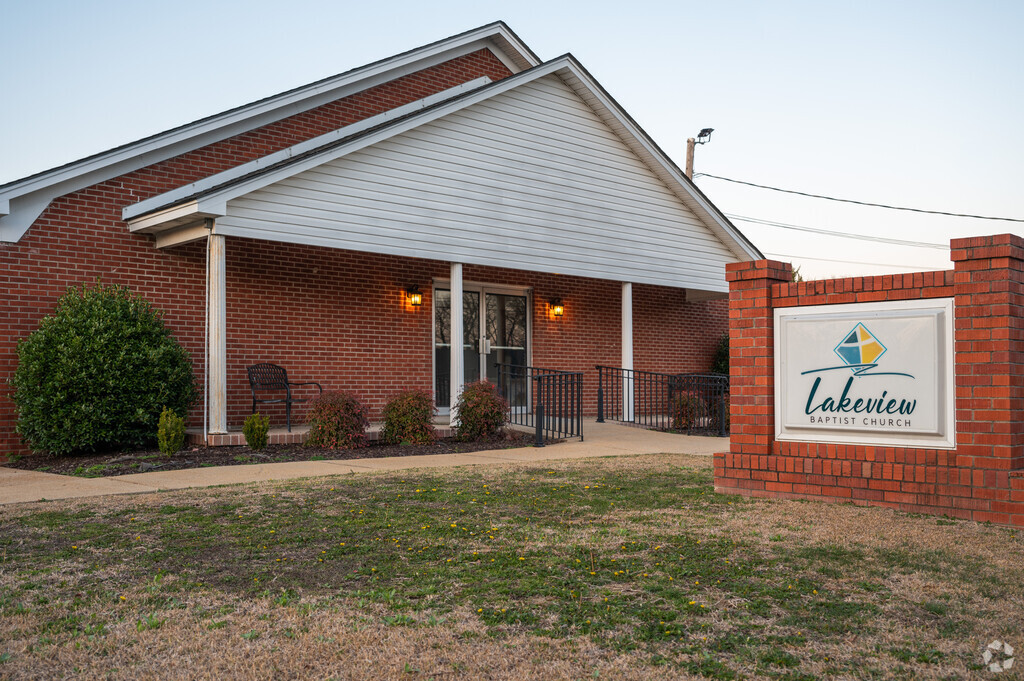 Welcome to Lakeview Baptist Academy in Tupelo.