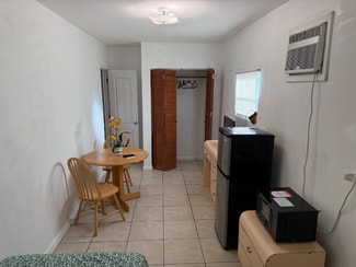 2005 NE 124th St, North Miami, FL 33181