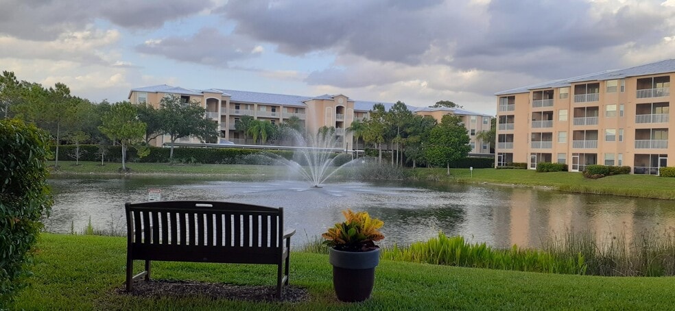 8270 Pathfinder Loop unit 832, Fort Myers, FL 33919 - photo 1