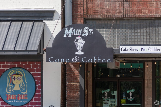 Main St Cone and Coffee is an emblematic cafe where you can enjoy ice cream in Erwin Heights.