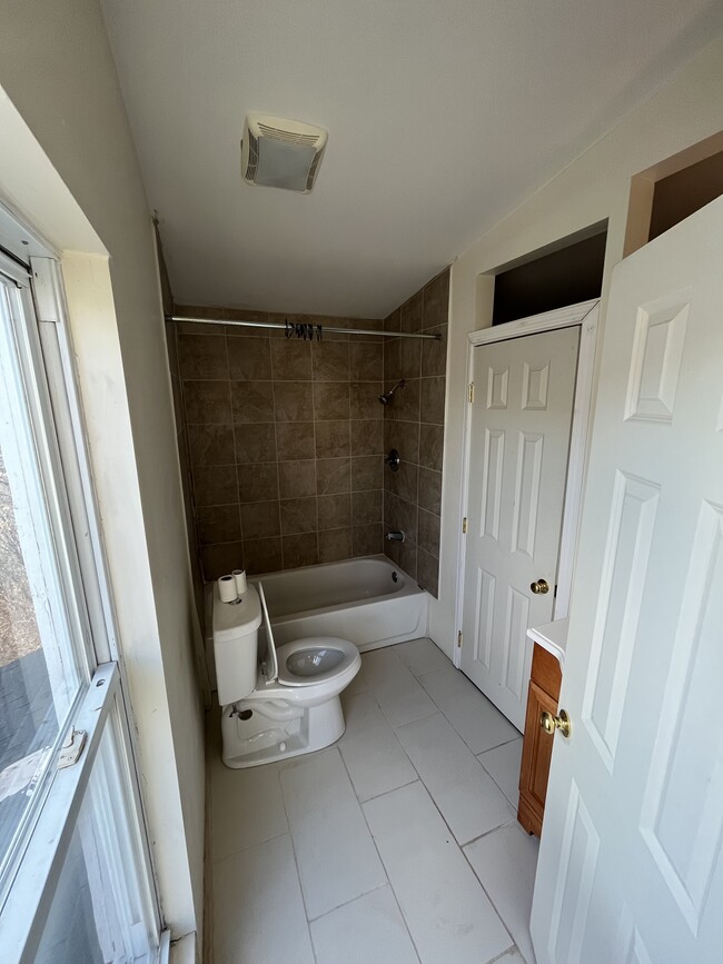 2177 Sohn St, Cincinnati, OH 45219 - photo 5