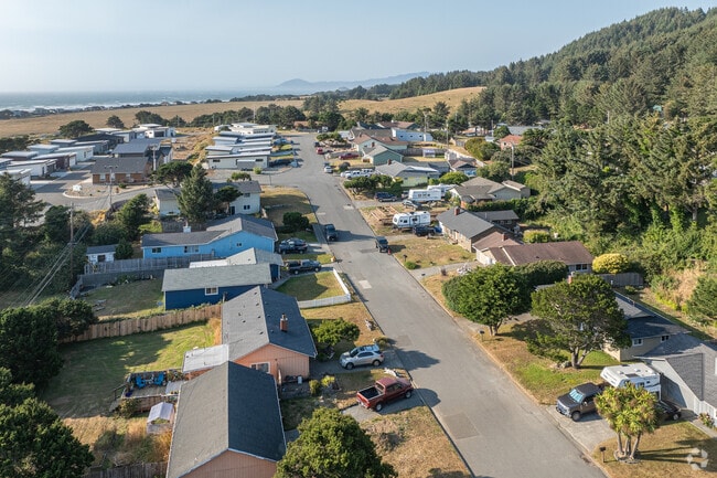 Weddernburn is surrounded by the beauty or the rogue river and pacific ocean.