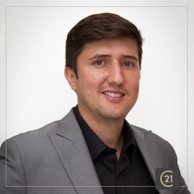 Agent Photo