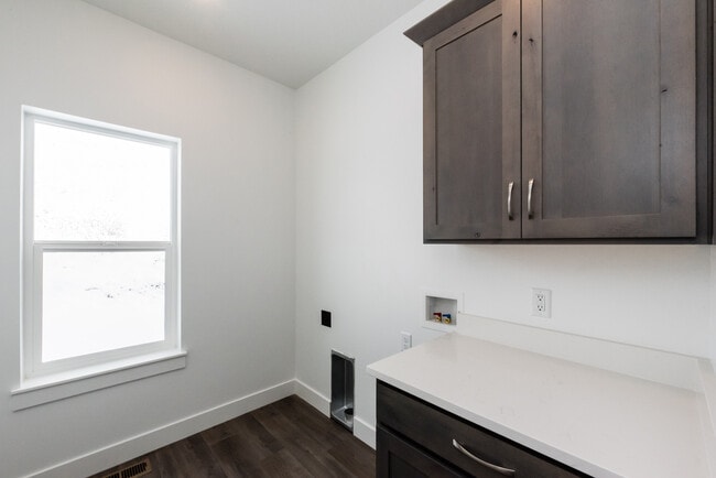 612 E 2450 N unit 37884068, North Logan, UT 84341 - photo 6