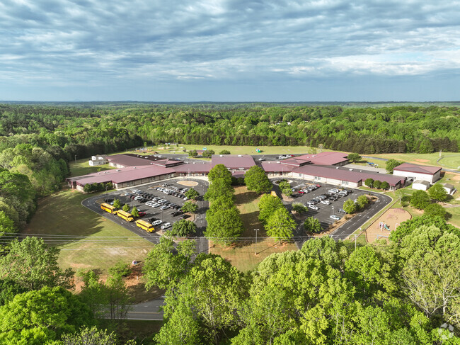 There's 2 schools on the campus of Pumpkin Center Primary.