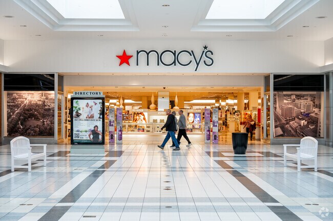 Canterbury Green is a short drive from the city's largest mall, Glenbrook Square.