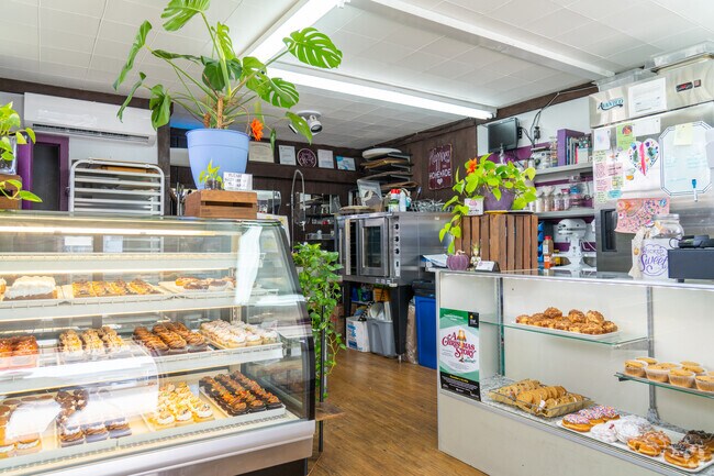 Wicked Sweet Bakery serves Hokendauqua delicious homemade pastries and sweets.