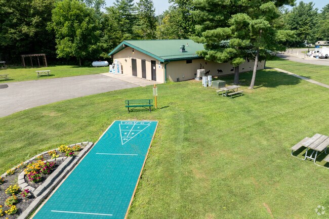 Just south of Wellington, Findley State Park offers green spaces, a playground, a picnic area near the Nature Center, and scenic trails.