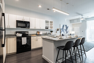 750 Avondale Creek Dr, Decatur, GA 30032