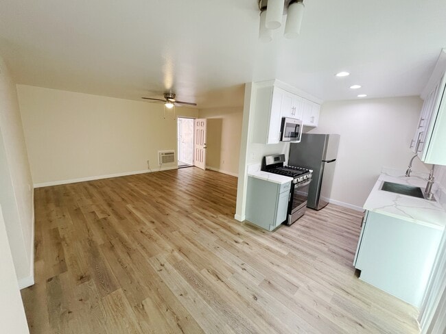 13391 El Prado Ave unit B, Garden Grove, CA 92840 - photo 3