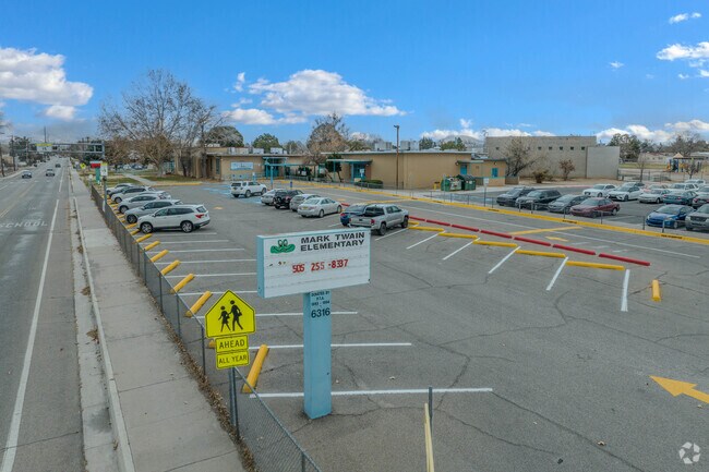 Large sign at Mark Twain Elementary School.