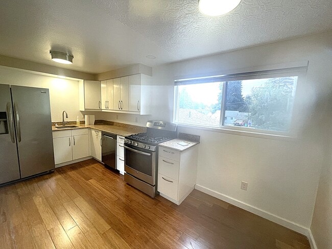 9473 N Saint Louis Ave unit 9473 N St. Louis, Portland, OR 97203 - photo 3
