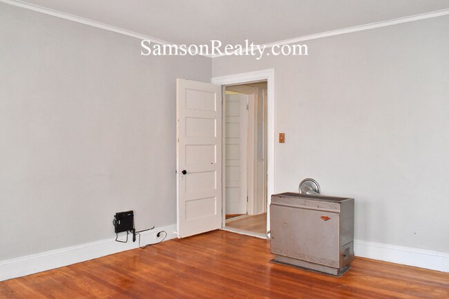 329 Williams St unit 2Rear, Providence, RI 02906 - photo 4