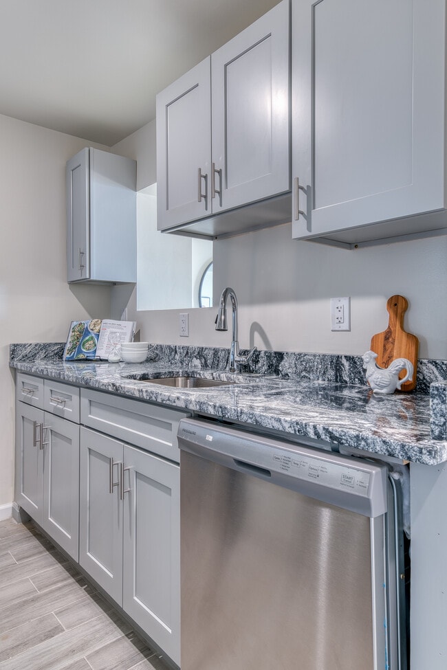 123 S Munn Ave unit 7L, East Orange, NJ 07018 - photo 4