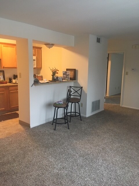 107 E 8th St, Hobart, IN 46342