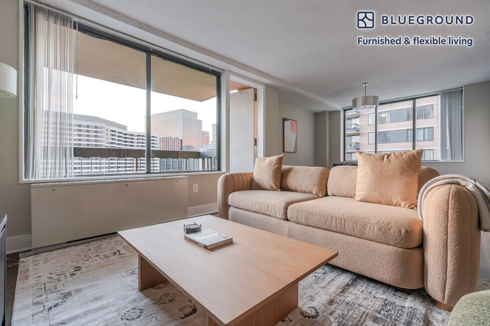 1515 Richmond Hwy unit FL10-ID1170, Arlington, VA 22202 - photo 1