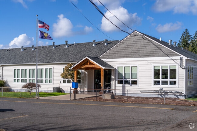 Foster Elementary School serves grads K-5 in Foster, Oregon.