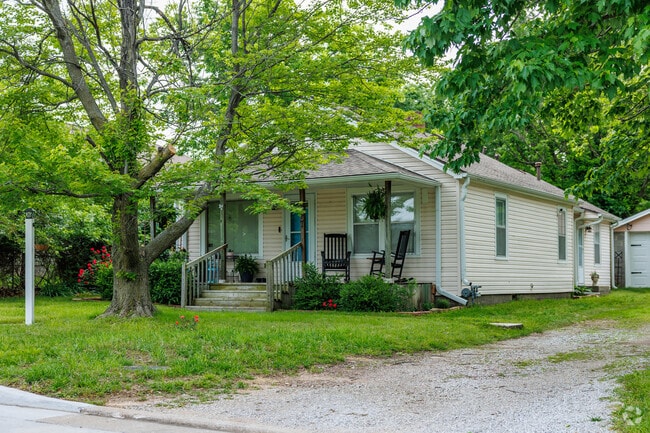 Most homes in Grand View date back to the 1940s.