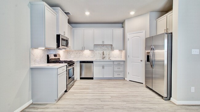 4519 Pinehurst Trace Dr, Pinehurst, TX 77362 - photo 6