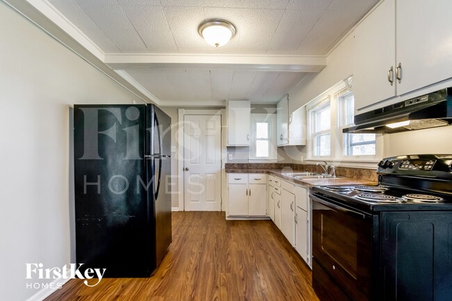 530 Baldwin Ave, Waukegan, IL 60085 - photo 7