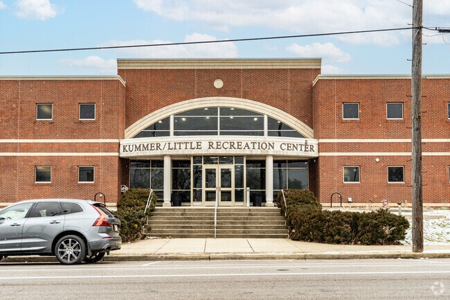 There are a few Community centers located throughout Bowling Green