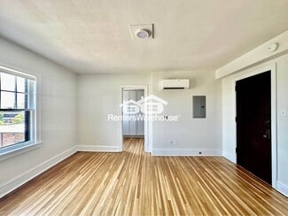 2305 E Grand Ave, Des Moines, IA 50312