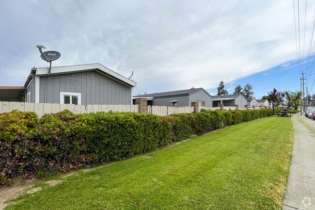 Caribbee’s Mobile Home Park provides manufactured homes built in communities in Hillsdale.