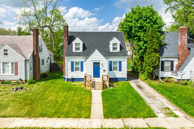 The southeast corner of King Avenue Plus is home to rows of newer Cape Cod homes.