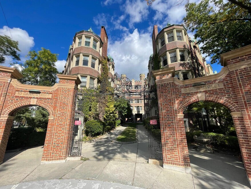 The Castle unit 14, Cambridge, MA 02138 - photo 1