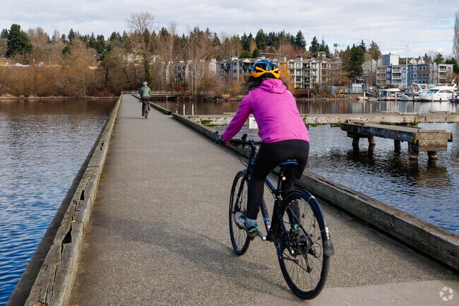 Log Boom Park offers lakefront trails, kayak rentals and views of Lake Washington.