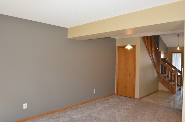 570 Braund St, Onalaska, WI 54650 - photo 4
