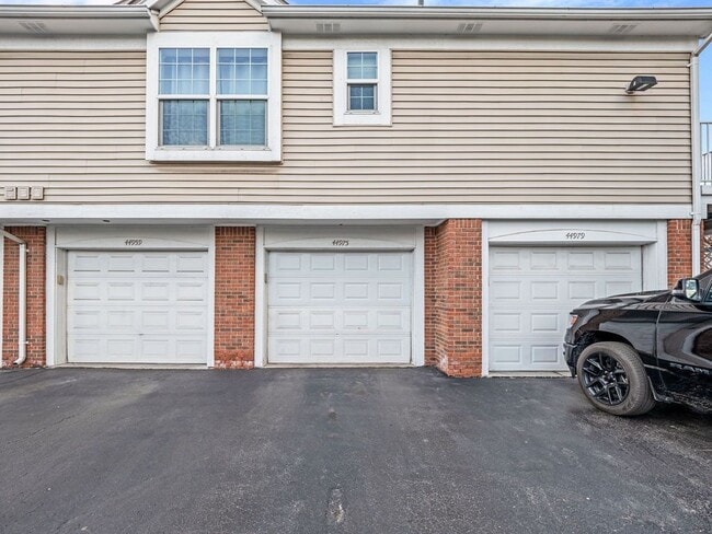 44975 Marigold Dr, Sterling Heights, MI 48314 - photo 3