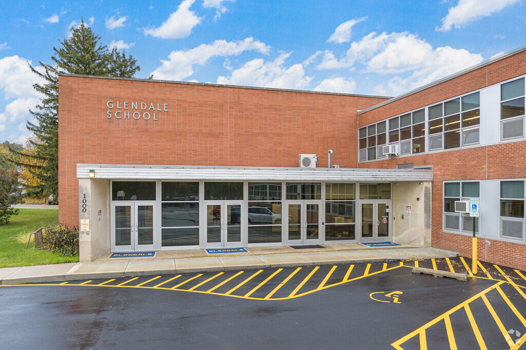 Glendale Elementary School holds a C+ rating from Niche.