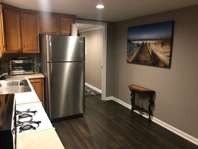 1115 N Utah Ave unit lower lvl Studio Apa, Davenport, IA 52804 - photo 5