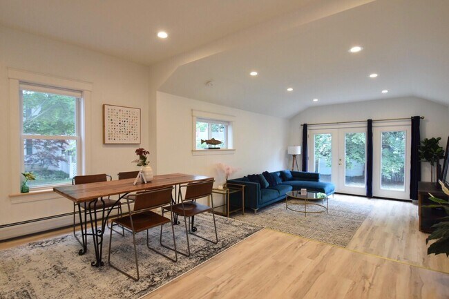 35 Cumberland St unit 3, Brunswick, ME 04011 - photo 2