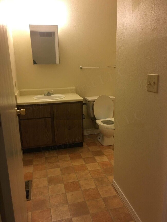 101 103-103 Johnson Dr unit 201 (103), Buffalo, MO 65622 - photo 7