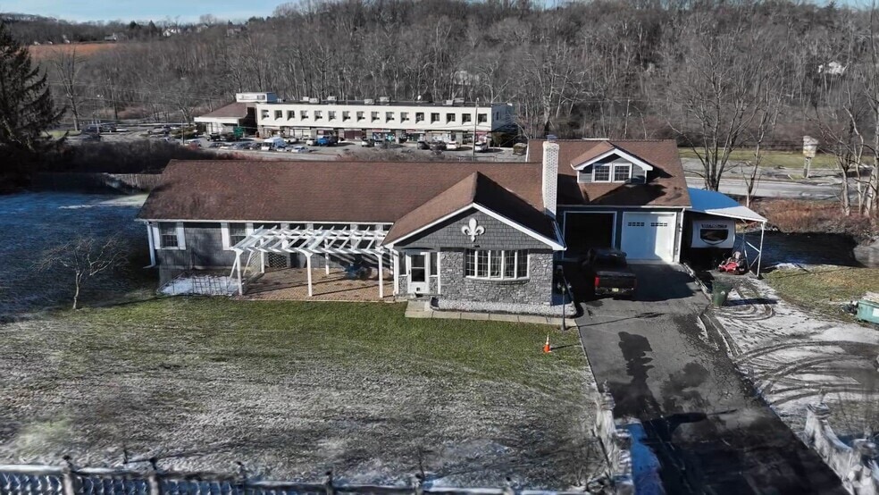 18 Old Wolfe Rd, Budd Lake, NJ 07828 - photo 2