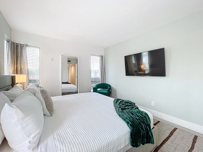 1401 SE 15th St unit ID1224059P, Fort Lauderdale, FL 33316 - photo 7