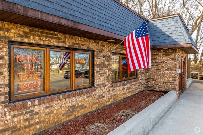 Kung Fu Tap & Taco offers Indianola Hills residents a eatery with a variety of options.