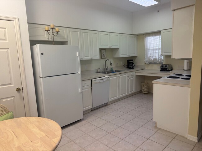 4220 Central Sarasota Pkwy unit 1216, Sarasota, FL 34238 - photo 5