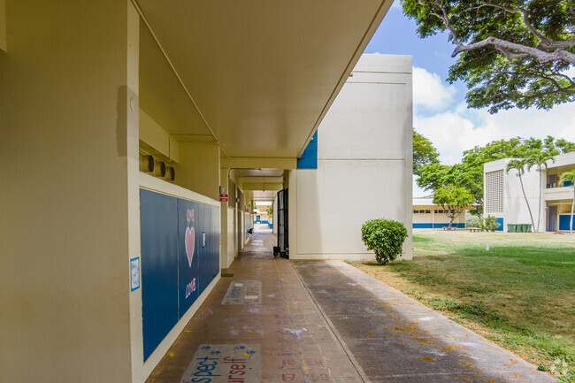 Enjoy the warmth of Kamilo’iki Elementary: nurturing hearts, inspiring achievements.