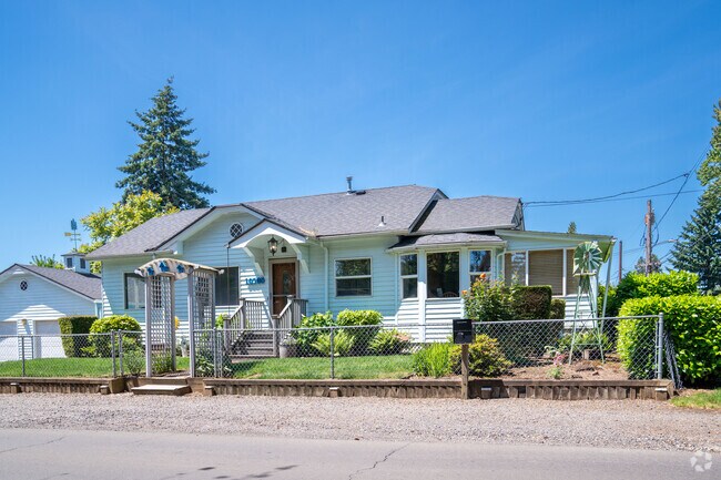 The Lewelling neighborhood is home to many brightly colored homes.