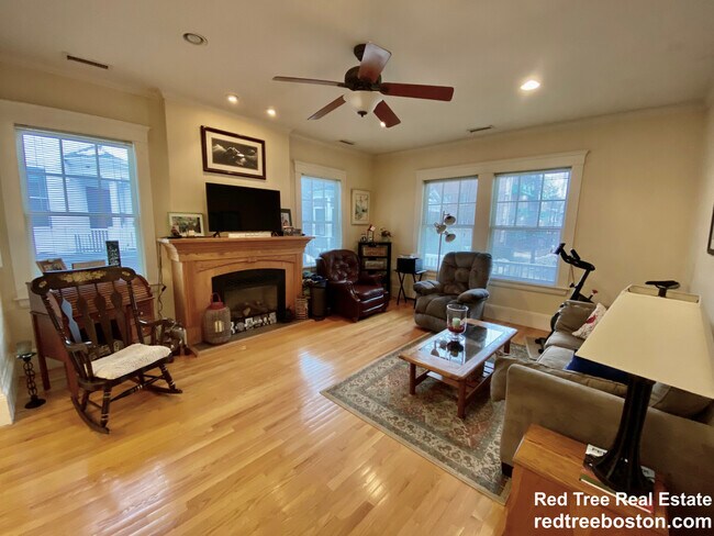 24 Grovenor Rd unit 1, Jamaica Plain, MA 02130 - photo 2