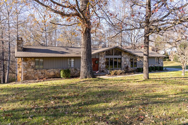 You can find Ranch Mid-Century Modern homes in Clinton.