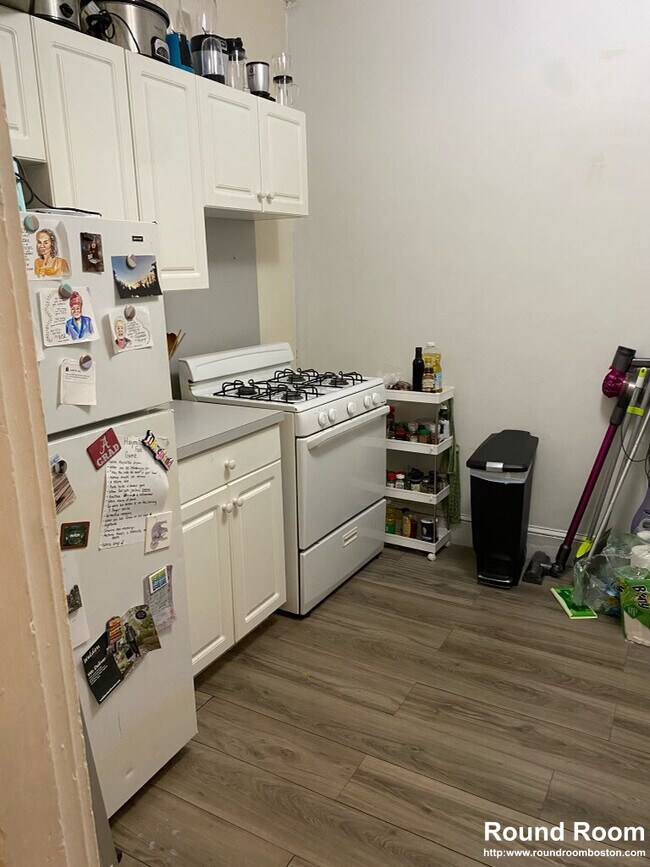 54 Egmont St unit 1, Brookline, MA 02446 - photo 2