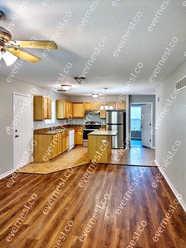 4900 E 39th St, Kansas City, MO 64128 - photo 4