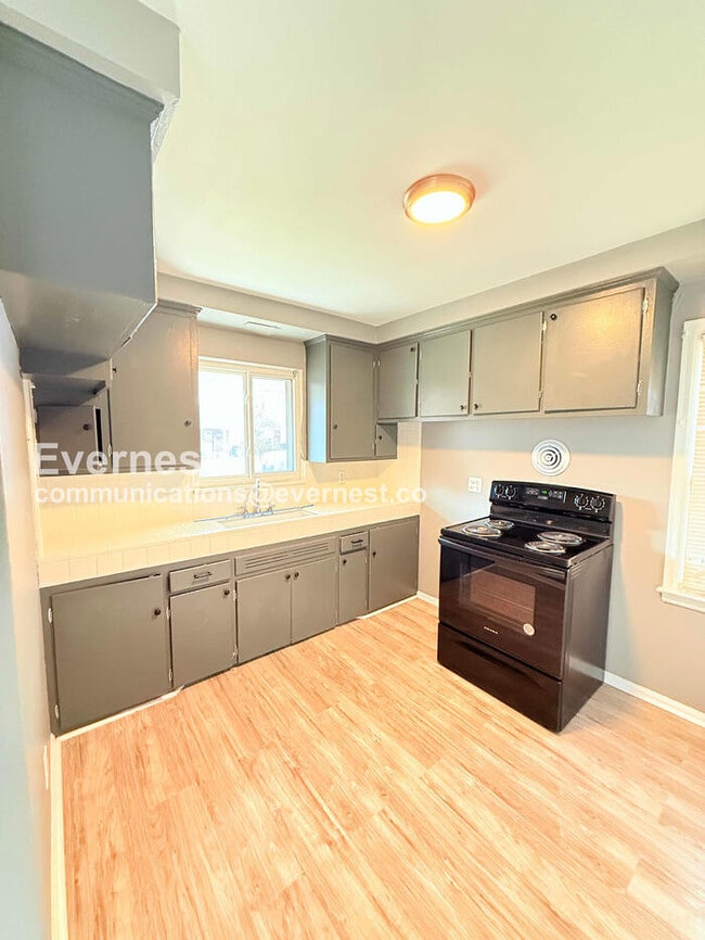 19908 Heyden St, Detroit, MI 48219 - photo 2