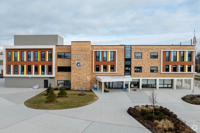 The front entrance to Edgewood Middle School welcomes students.